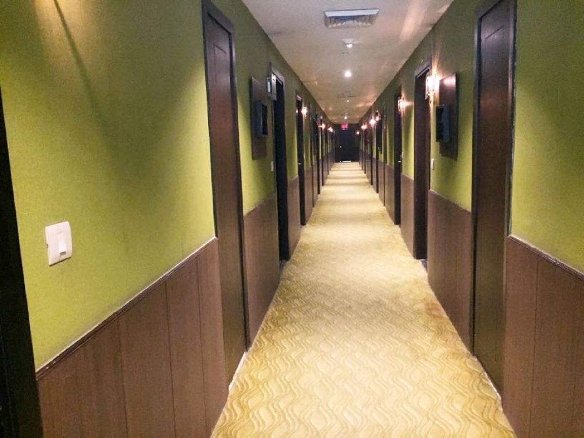 Hotel Vista Nuova Delhi Esterno foto